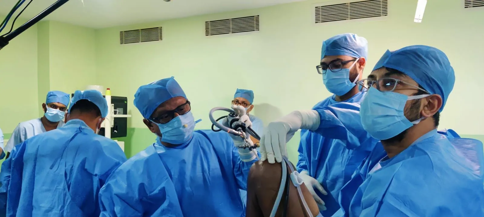 Shoulder arthroscopy in progress