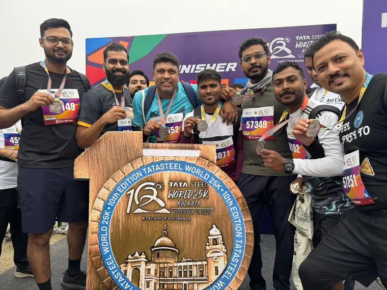 Dr. Mandar Deb with fellow runners at the Tata Steel World 25K